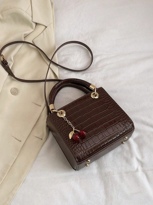 bolso café cuadrado para dama con correa ajustable