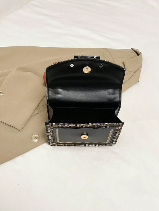 interior del bolso tejido mini con cierre torniquete