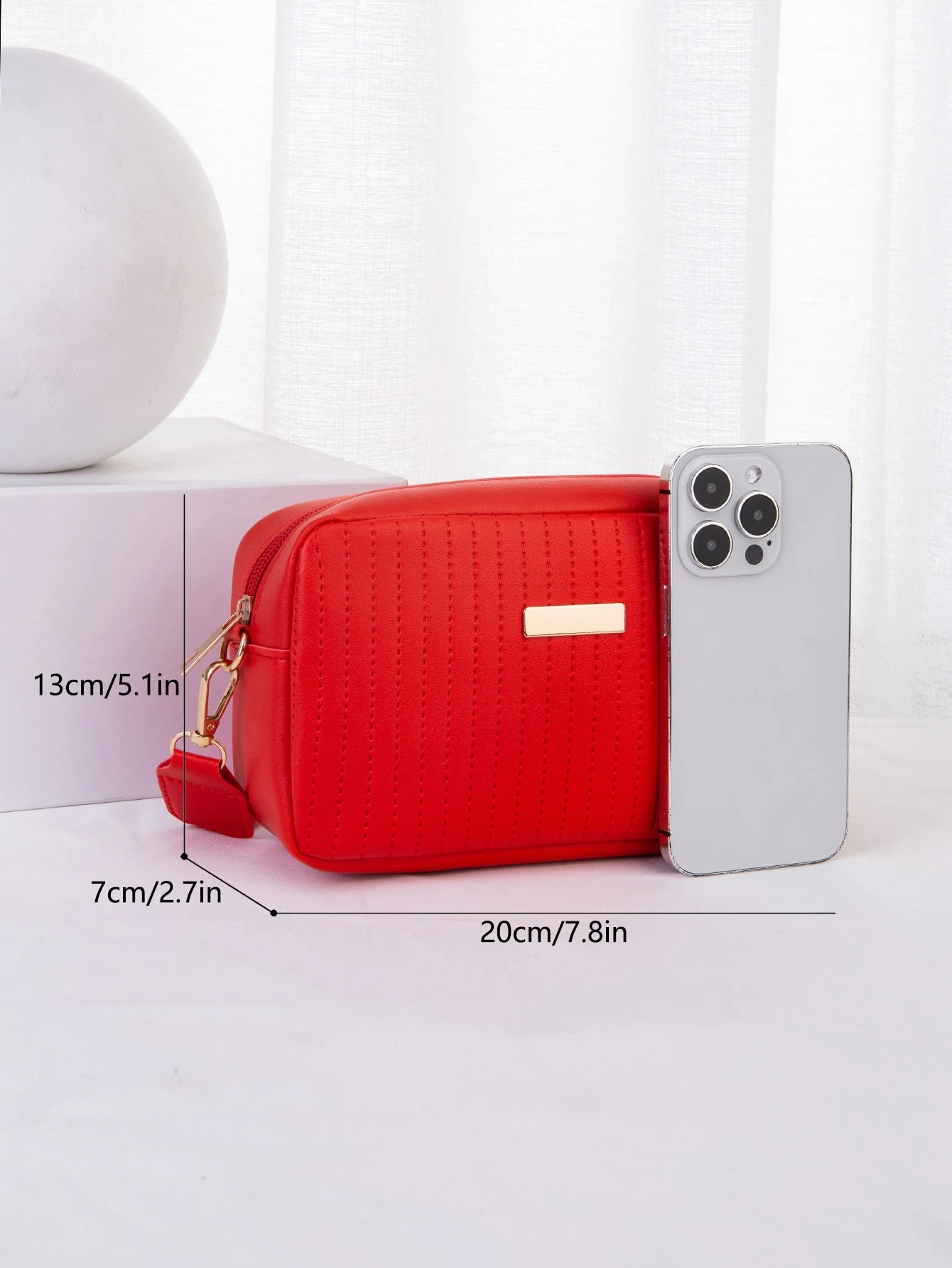 medidas del mini bolso rojo 20×13×7 cm