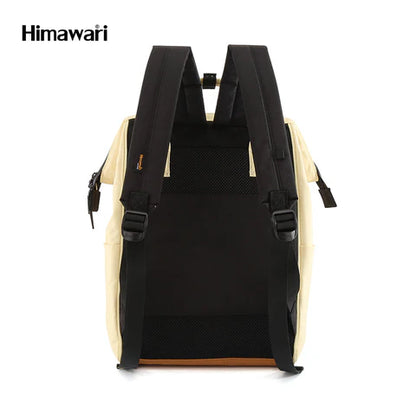 vista trasera mochila beige con correas acolchadas
