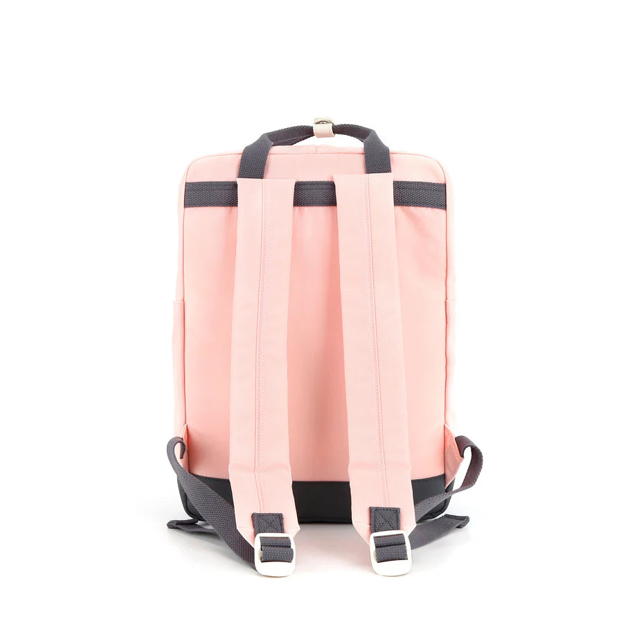 parte trasera mochila rosa para dama con tirantes ajustables
