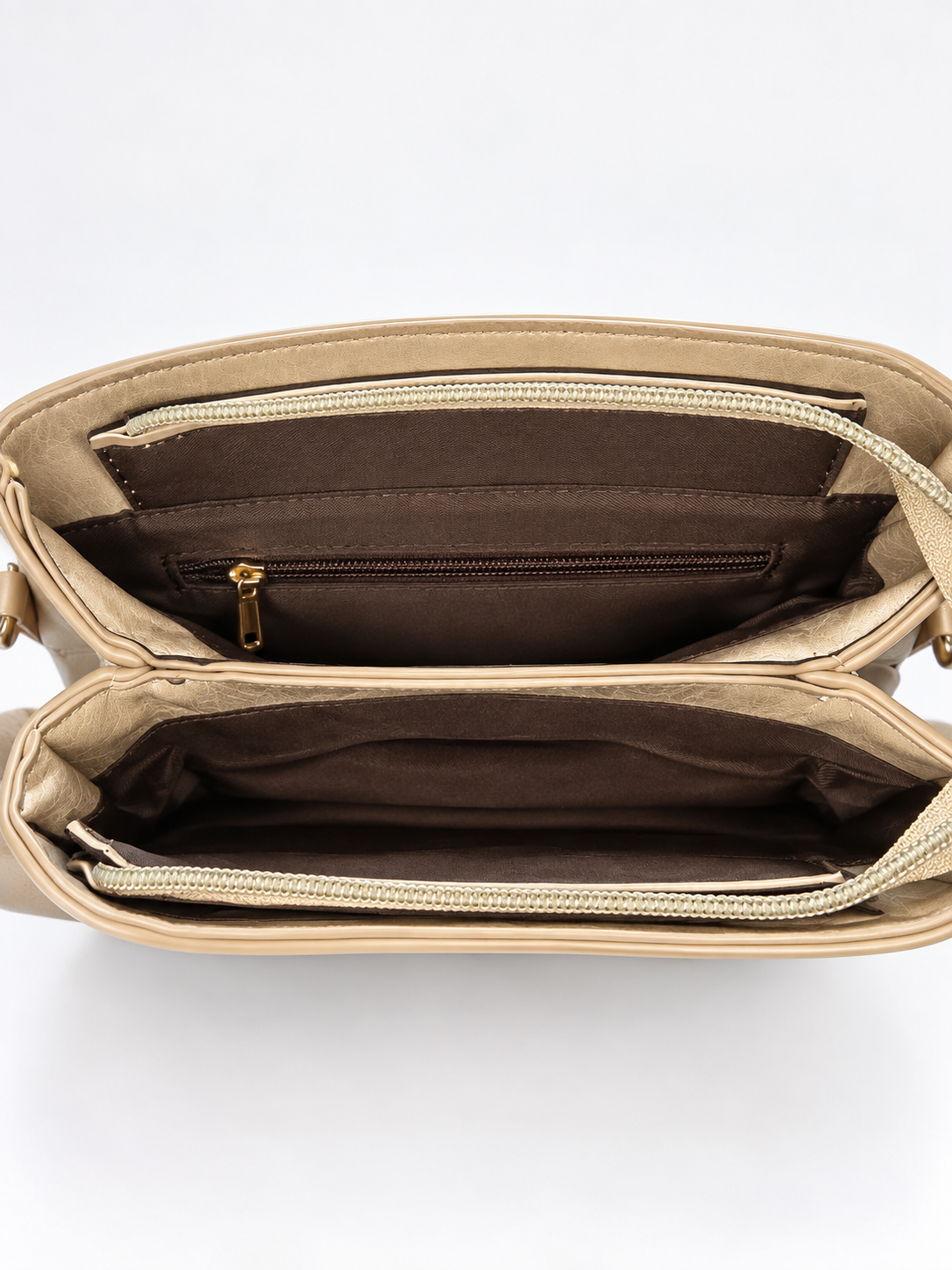 Bolso de mano beige para mujer detalle interior con compartimentos