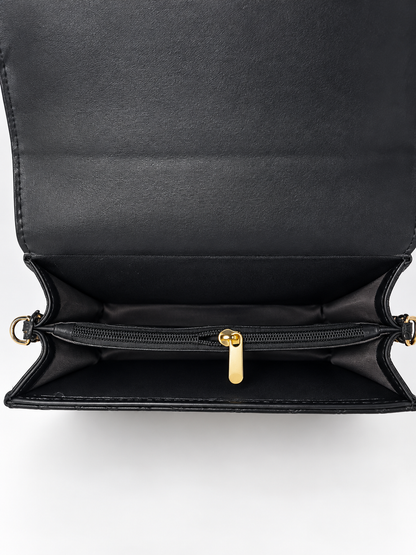 Bolso bandolero negro para mujer detalle interior con compartimentos