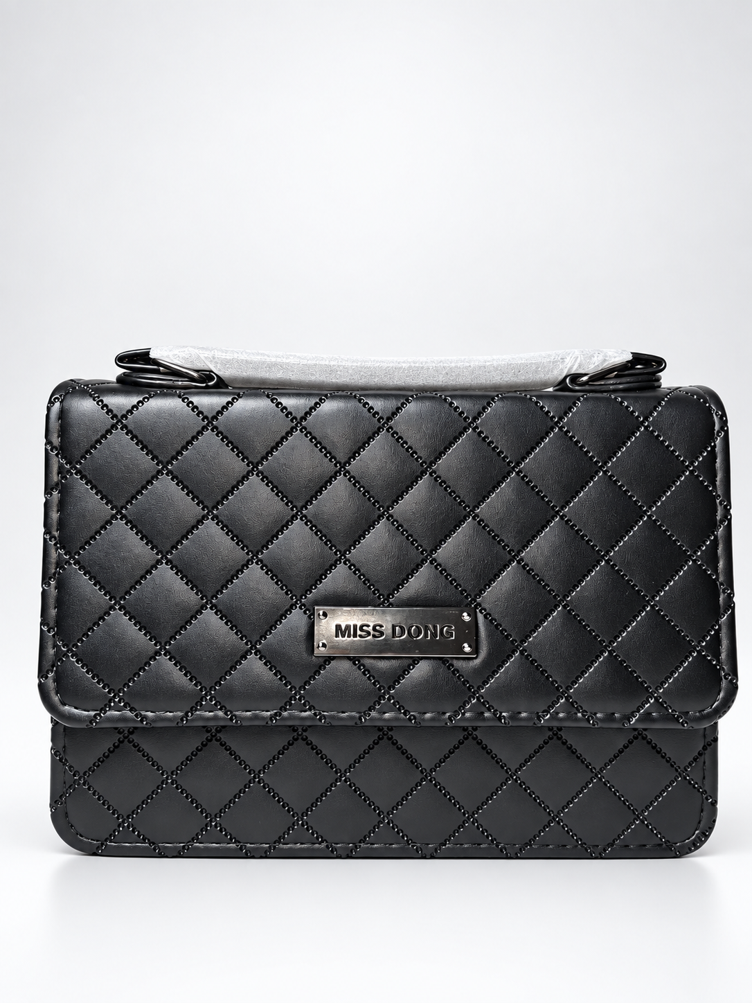 Bolso bandolero negro para mujer vista frontal con diseño acolchado