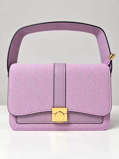 Bolso lila para mujer vista frontal con herrajes dorados