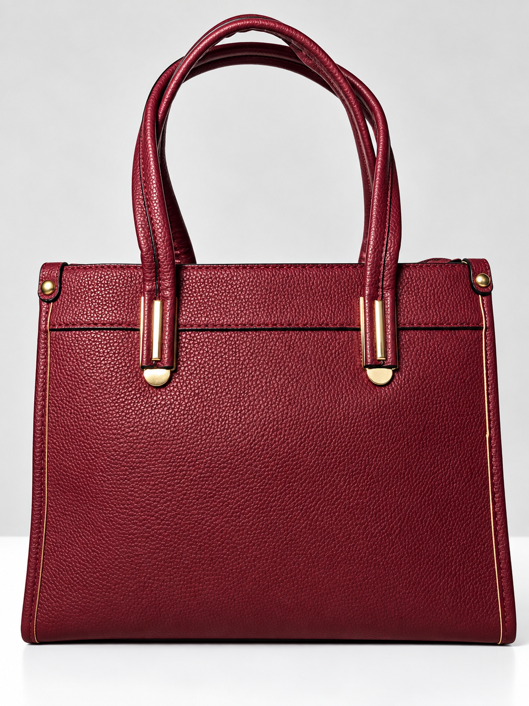 Bolso de mano rojo para mujer con herrajes dorados vista frontal