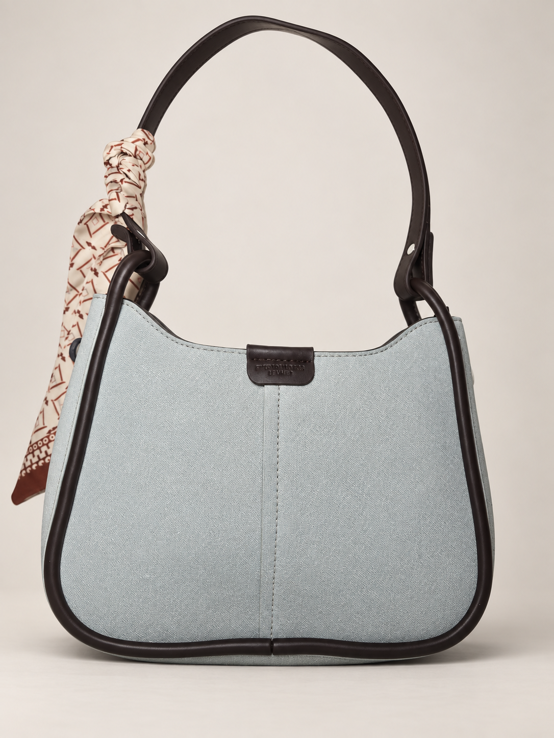 Bolso de hombro celeste para mujer con detalles café – vista posterior