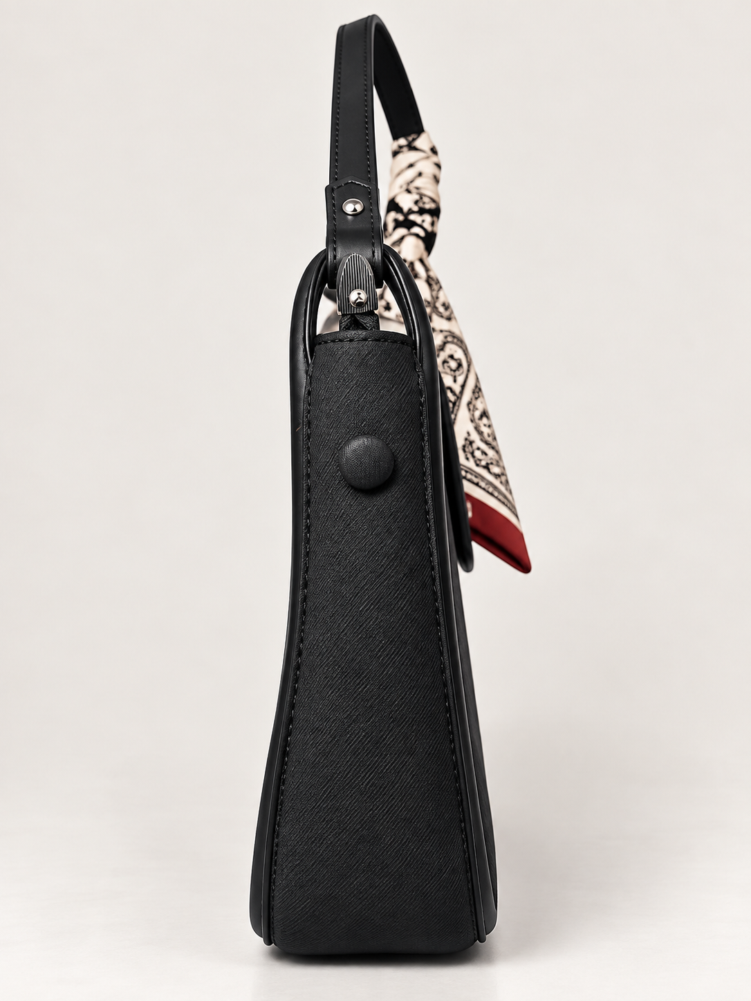 Bolso de hombro negro para mujer – vista lateral y acabado