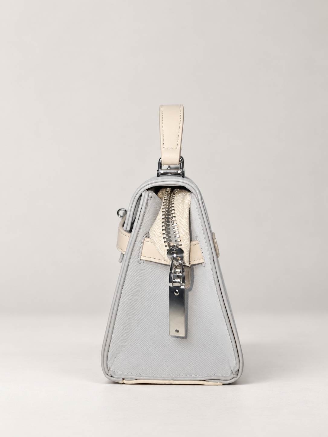 Bolso de mano gris para mujer – vista lateral y cierre