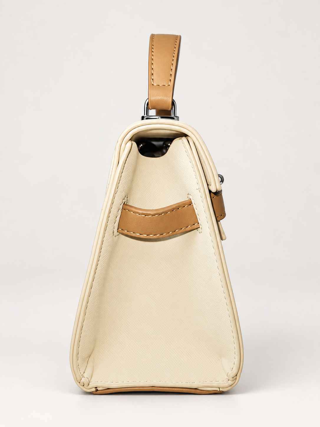 Bolso estructurado crema para mujer vista lateral