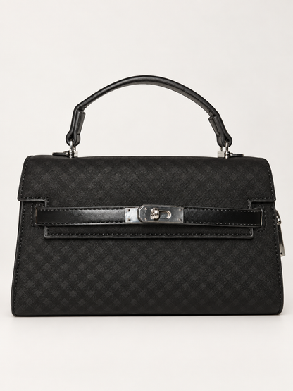 Bolso estructurado negro para mujer vista frontal con herrajes plateados