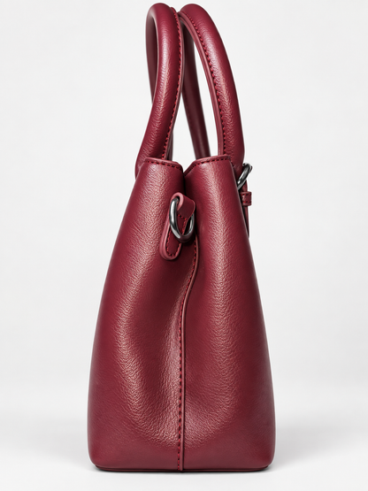 Bolso vino tinto para mujer vista lateral con herrajes plateados
