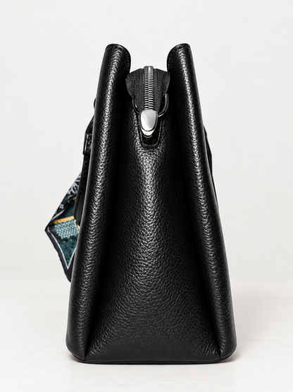 Bolso tote negro para mujer vista lateral con cierre de cremallera