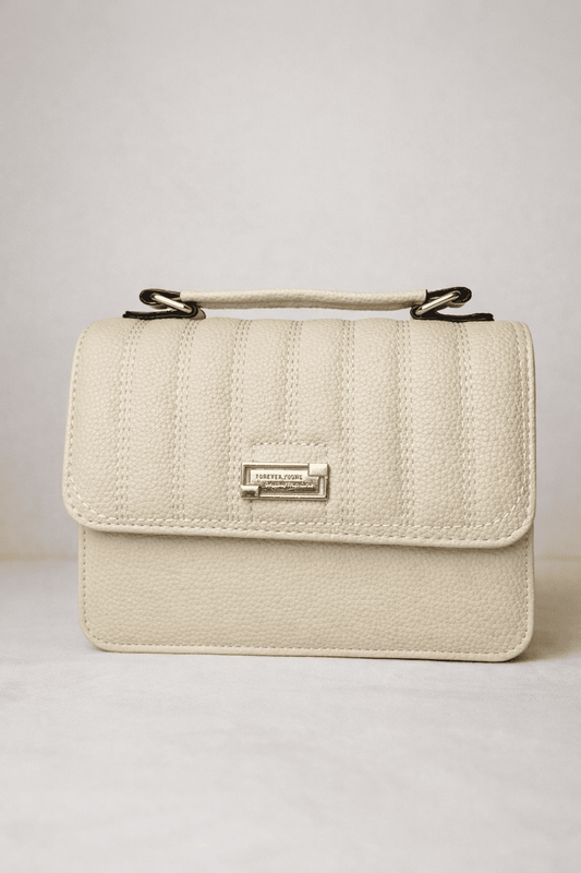 bolso beige acolchado elegante con solapa para dama
