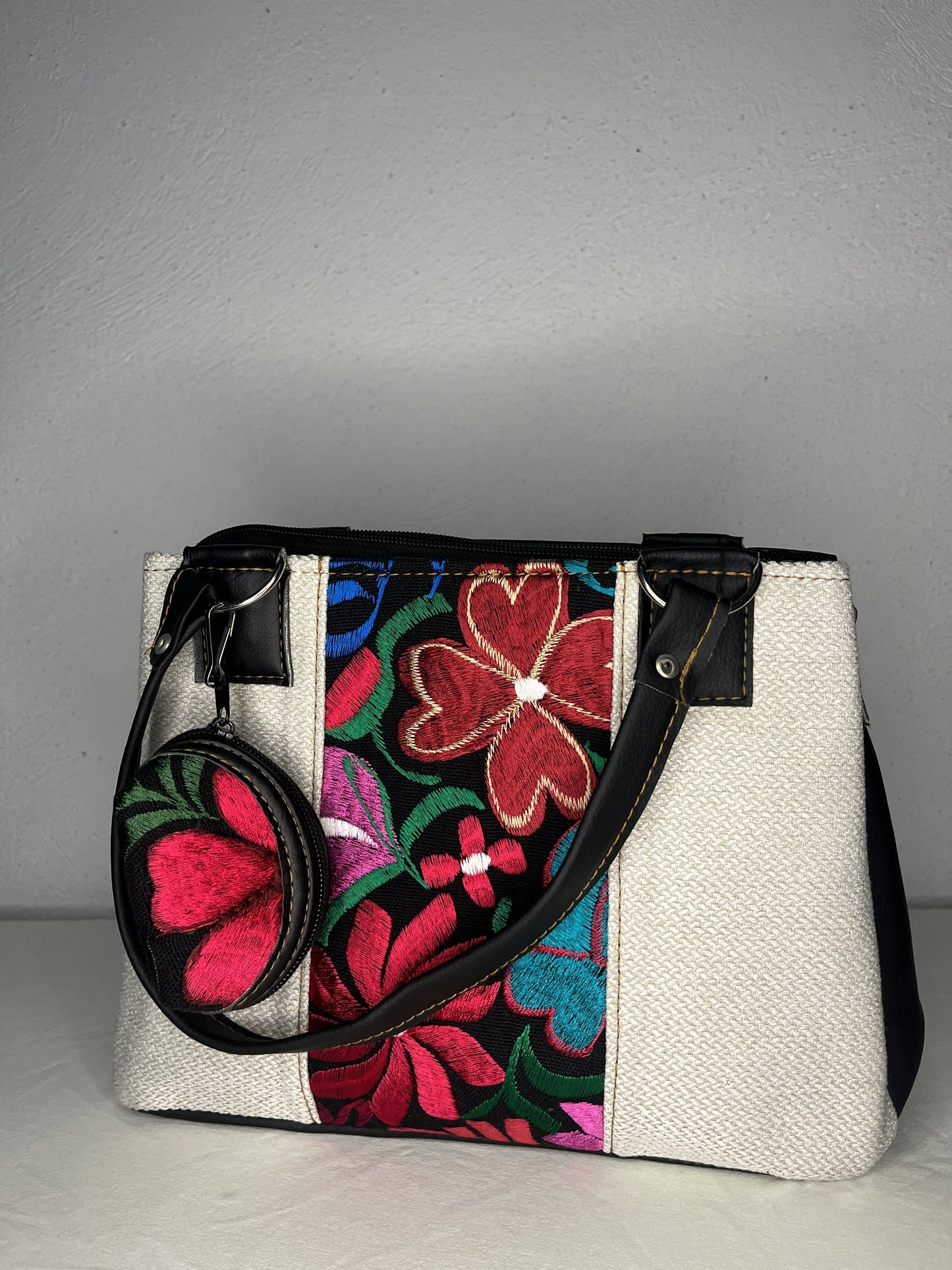 correa ajustable del bolso con diseño moderno
