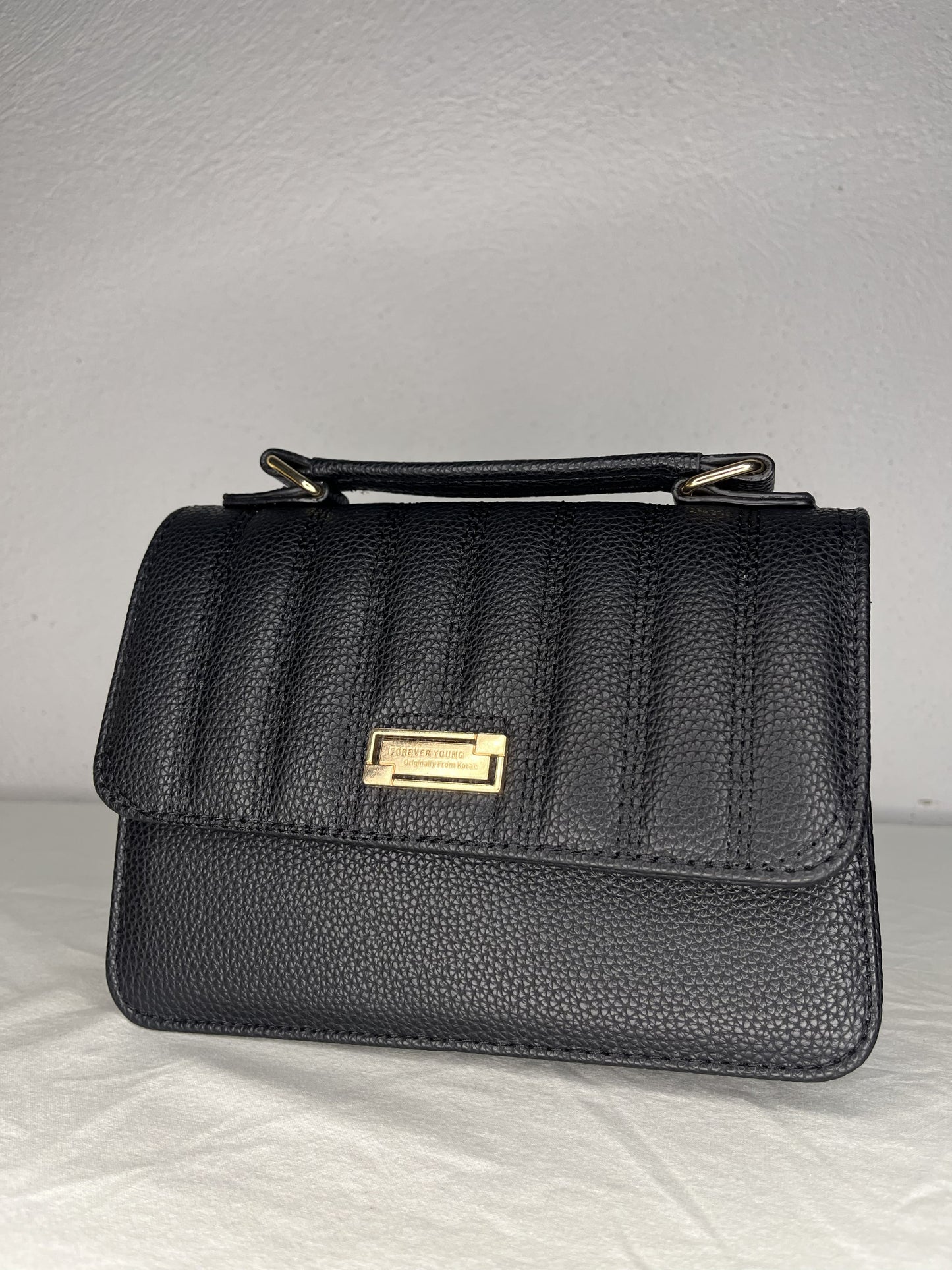 Bolso Negro Acolchado Elegante Con Solapa Para Dama