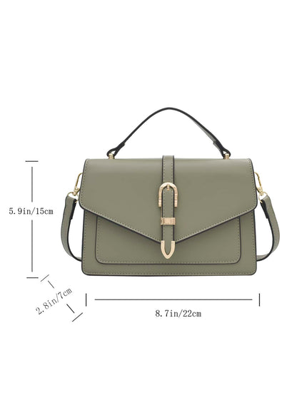 Bolso cuadrado verde para mujer con hebilla dorada, detalle de medidas