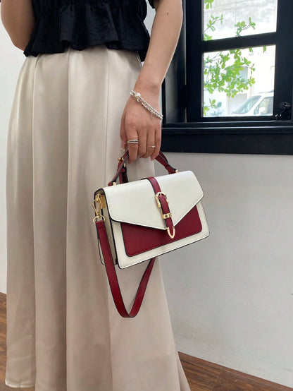 bolso bandolera burdeos para dama en uso