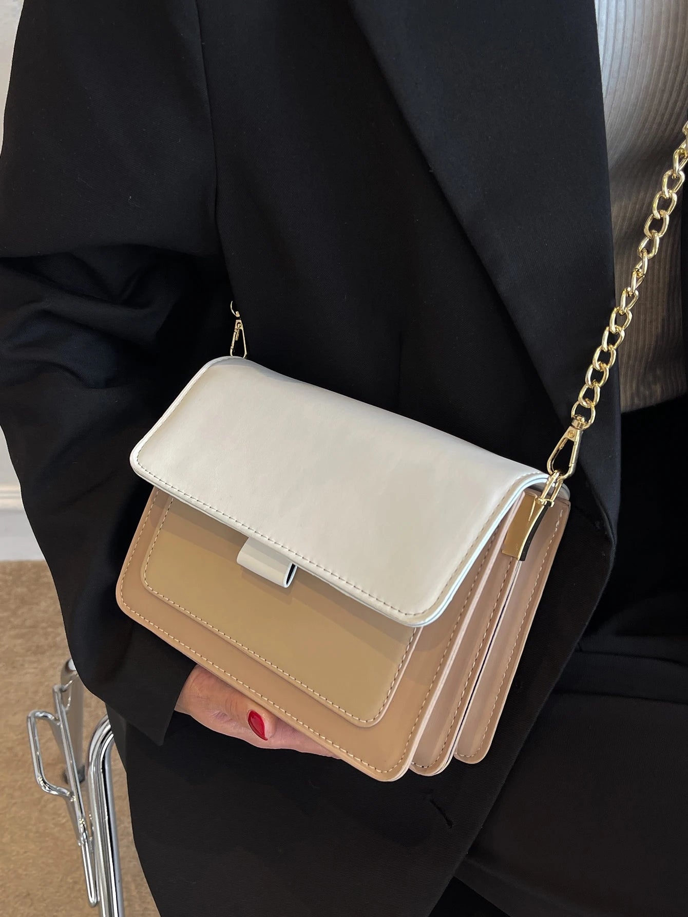 correa con cadena dorada del bolso