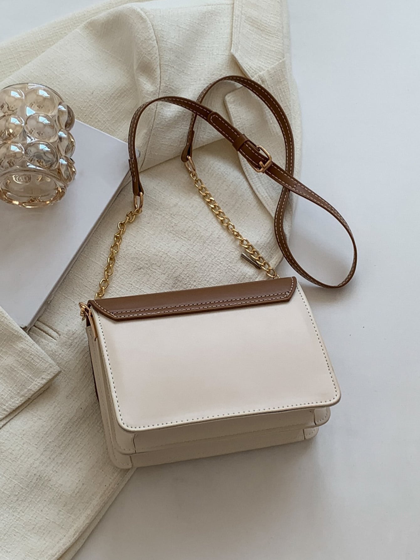 vista posterior del bolso elegante