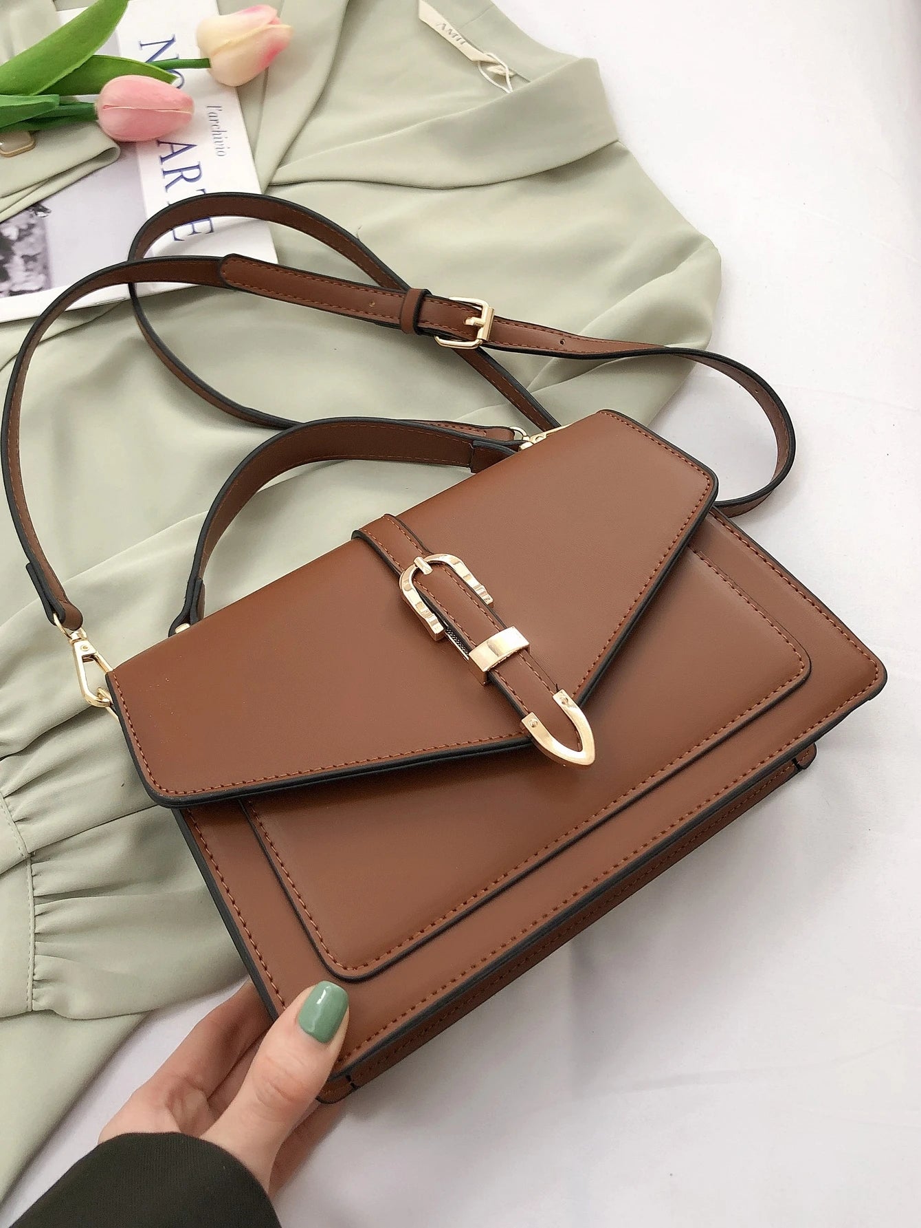bolso marrón para dama con correa y asa superior