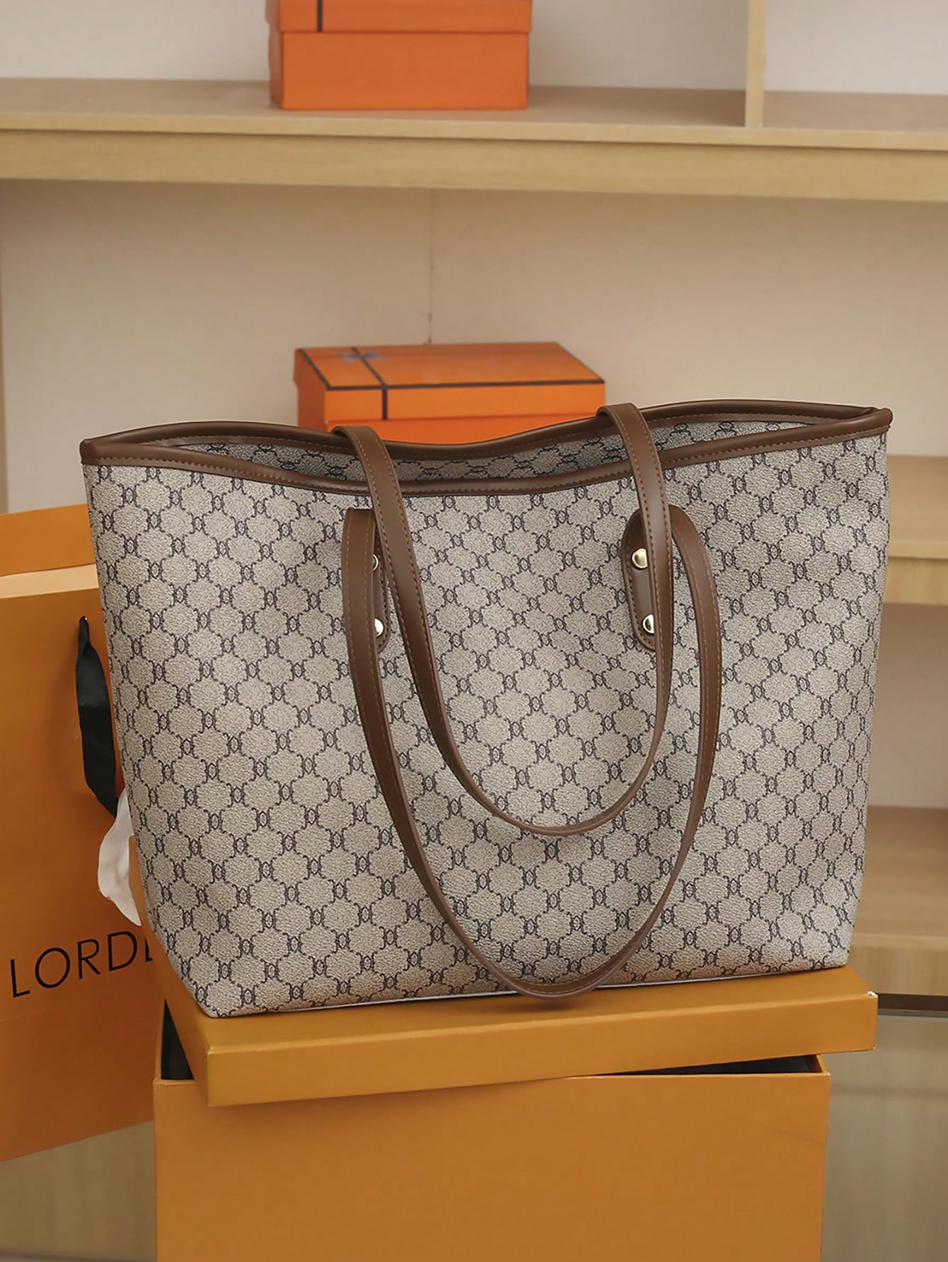 Bolso tote caqui para mujer con monograma y asas café