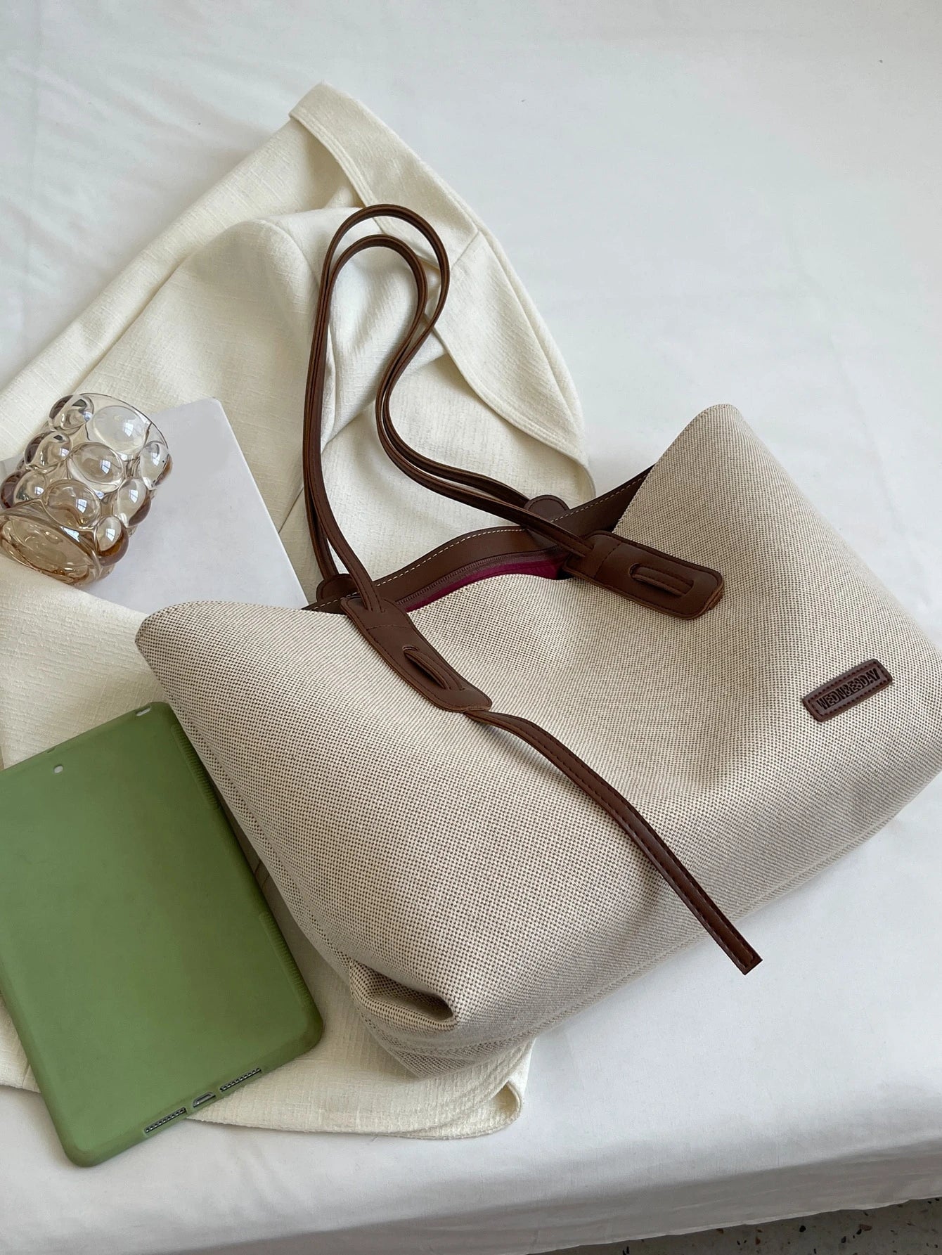bolso beige tote para dama estilo casual
