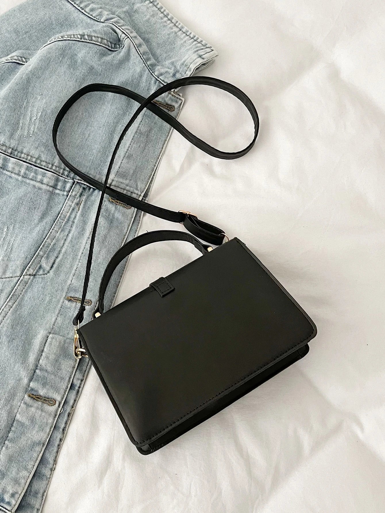 vista posterior del bolso minimalista