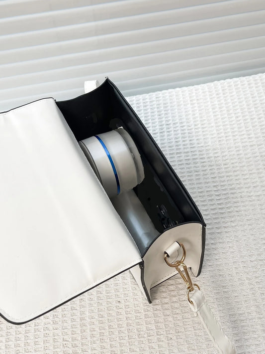 interior del bolso blanco con compartimento