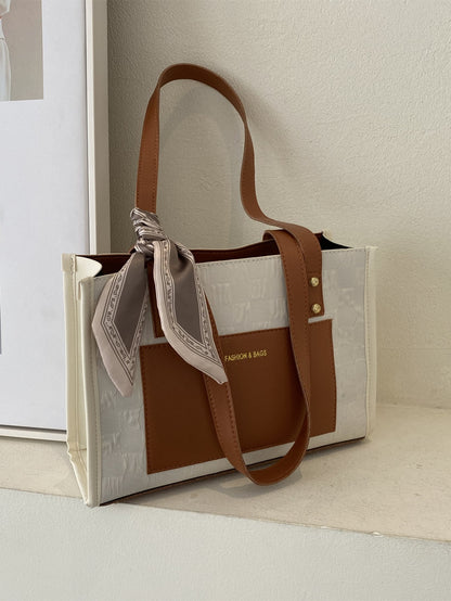 Bolso beige y marrón para mujer vista frontal con pañuelo decorativo