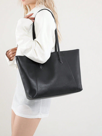 Bolso tote negro para mujer llevado al hombro