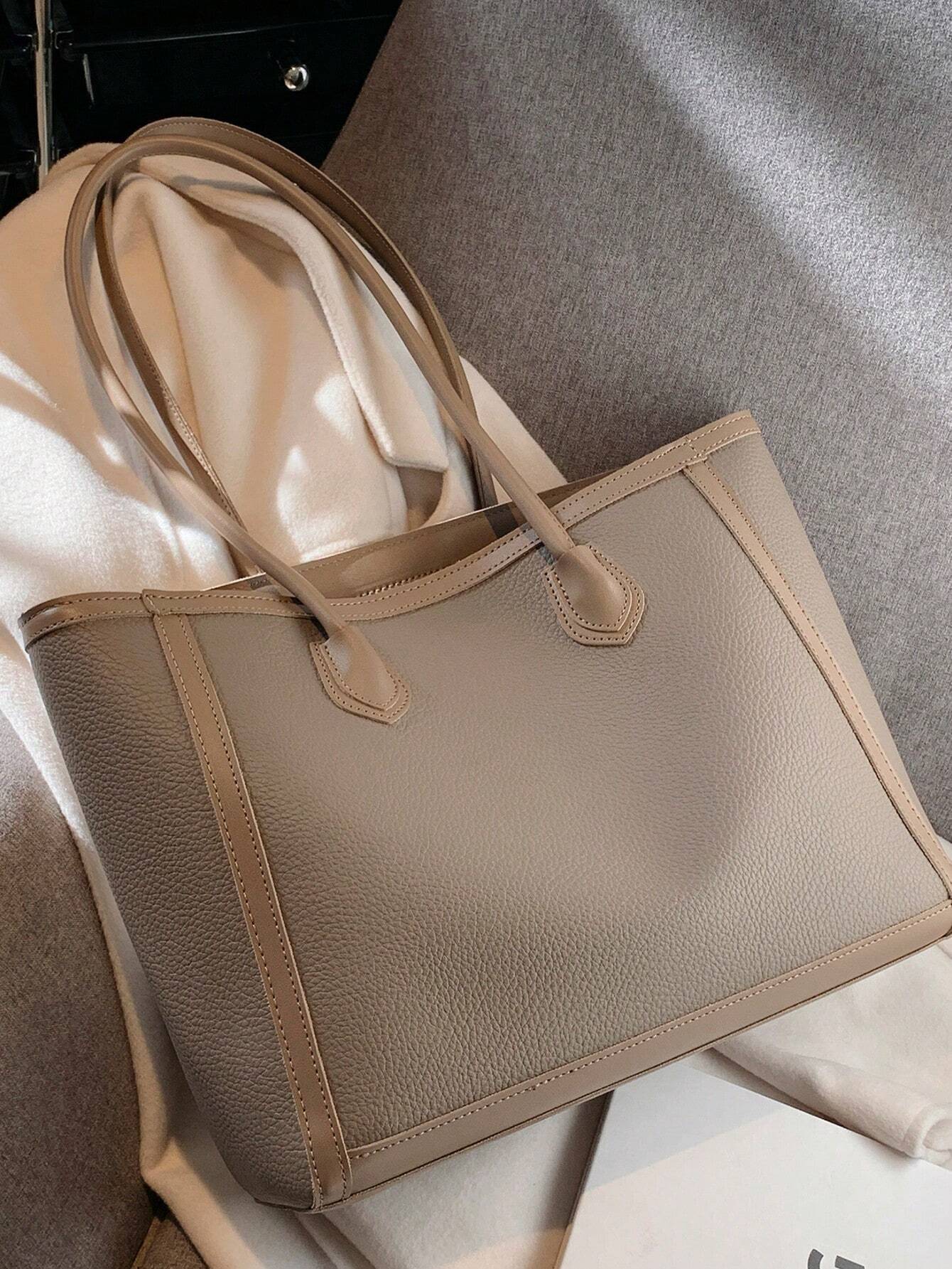 Bolso tote gris taupe para mujer detalle de acabado texturizado