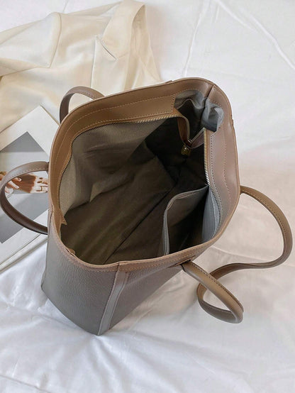 Bolso tote gris taupe para mujer detalle del interior amplio