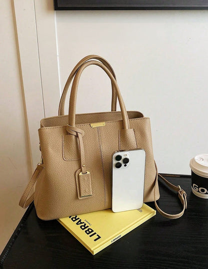 Bolso caqui para mujer comparación de tamaño con celular