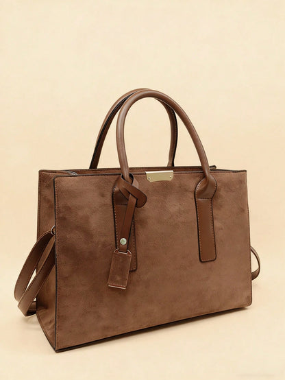 Bolso tote café para mujer vista frontal con acabado tipo ante