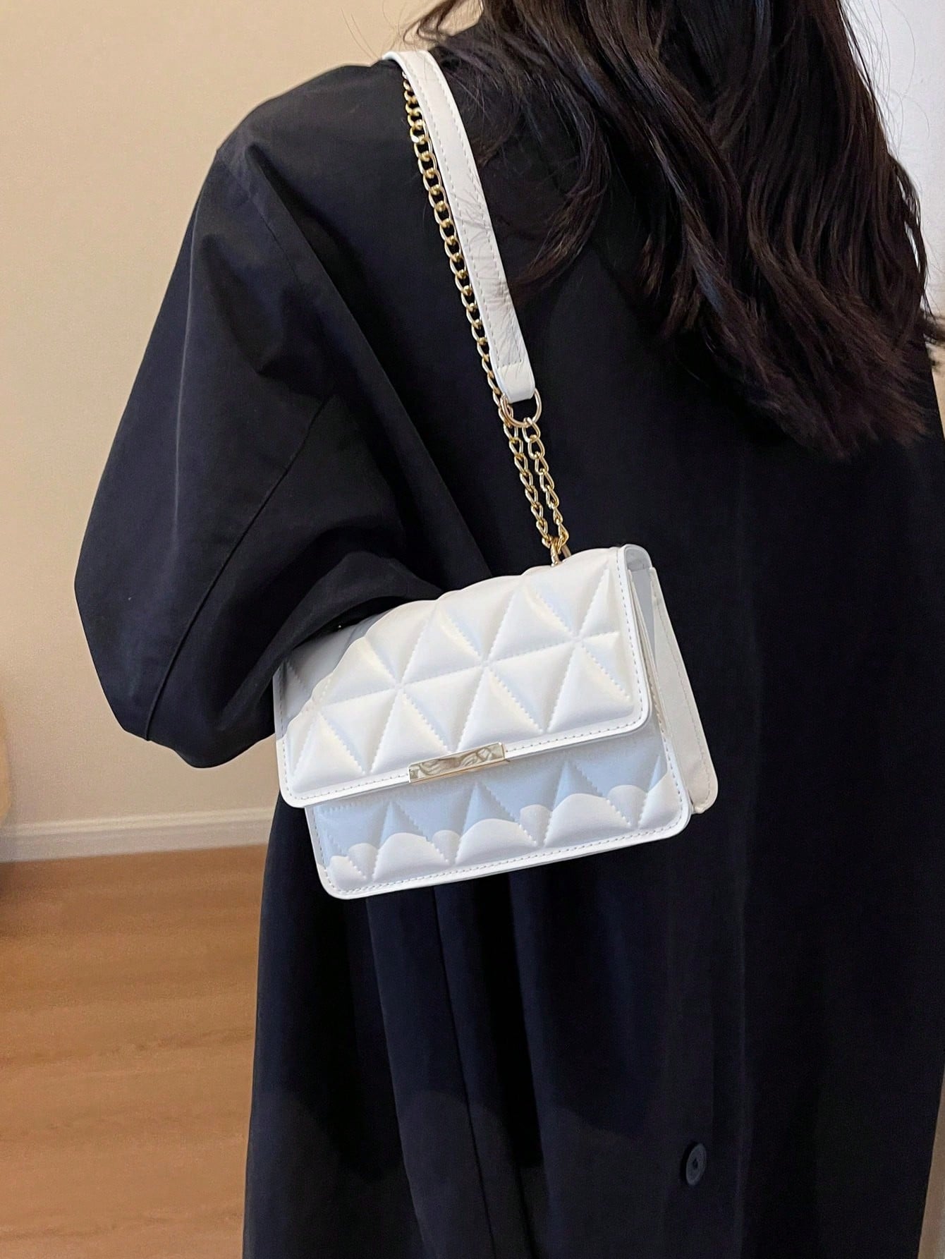 correa dorada ajustable del bolso blanco