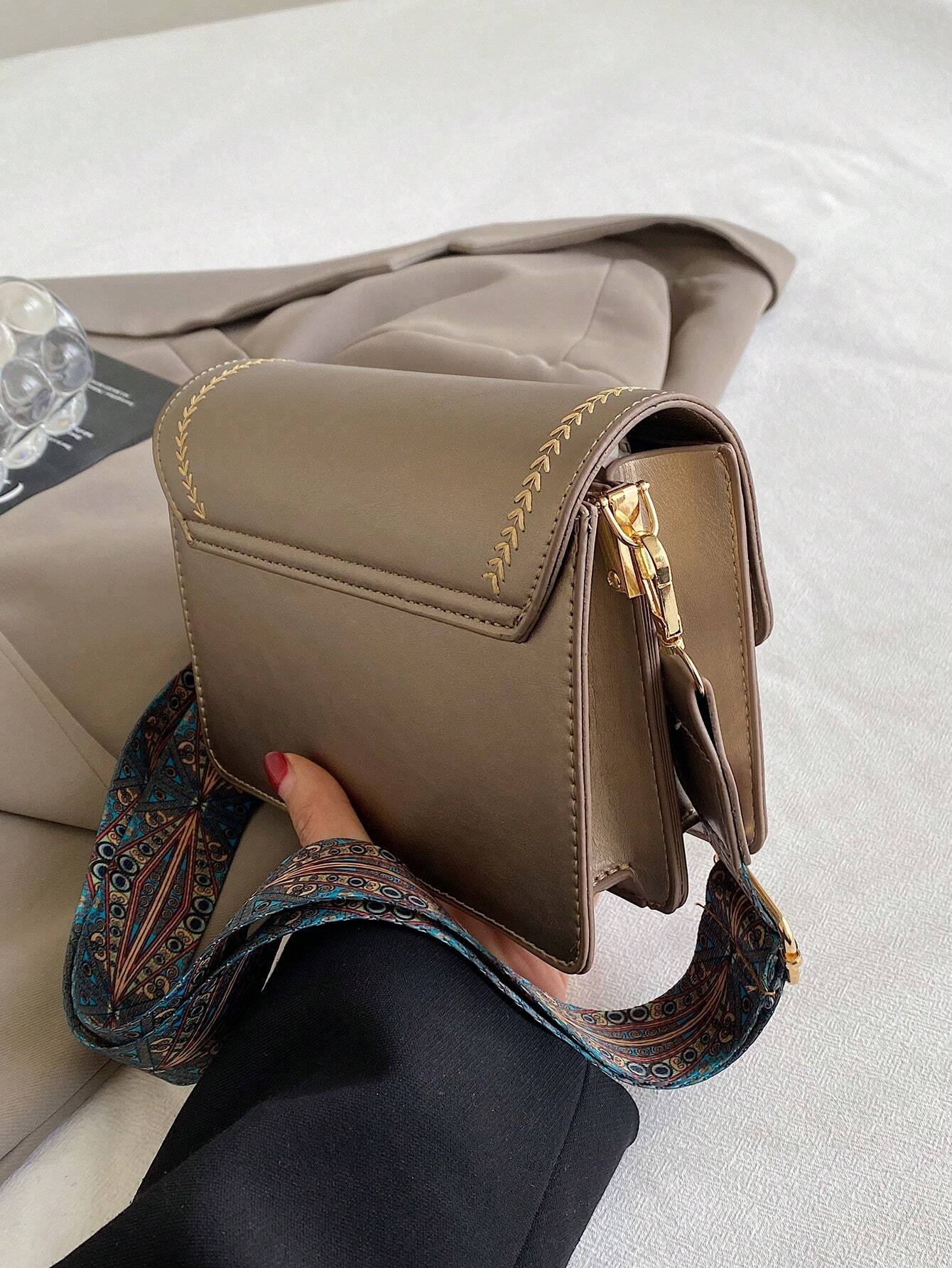 correa ancha estampada del bolso