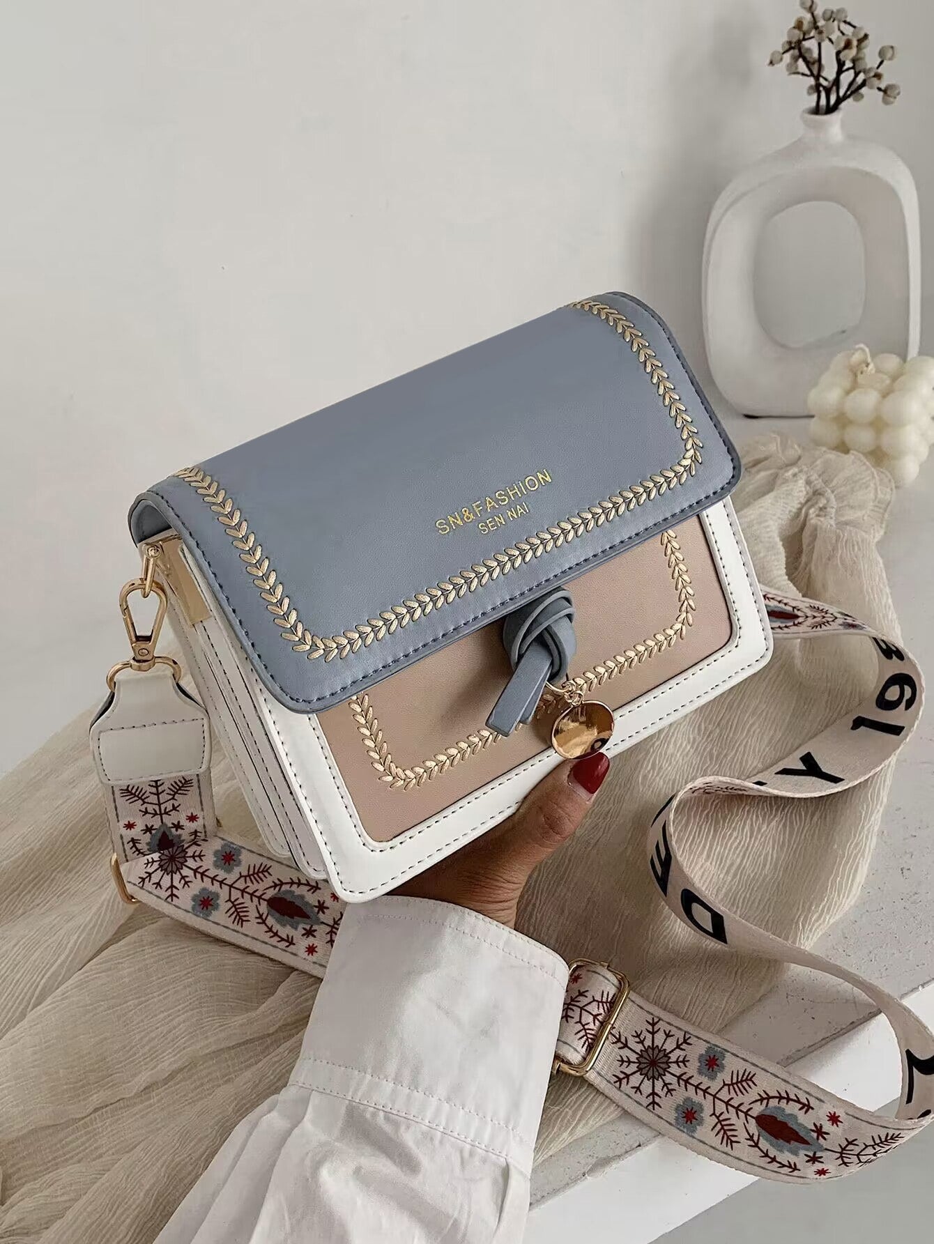 bolso multicolor cuadrado para dama