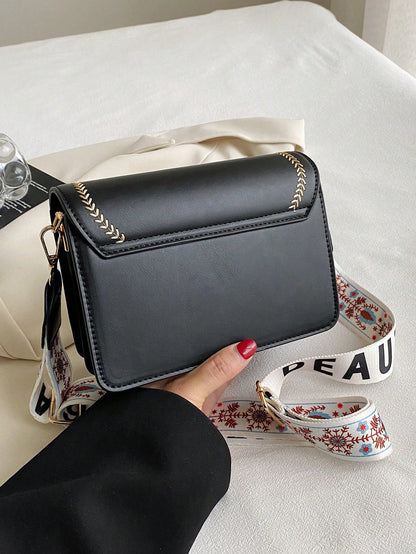 vista trasera del bolso elegante blanco y negro