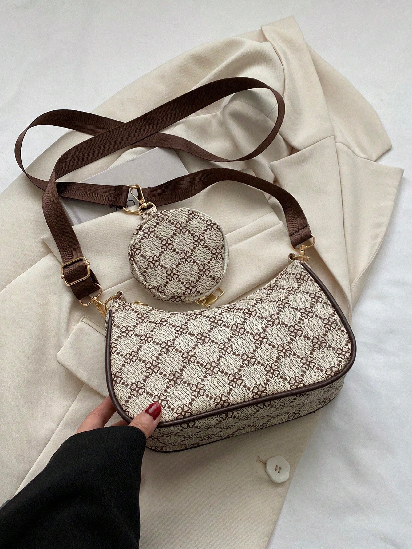 bolso beige hobo estampado geométrico para dama