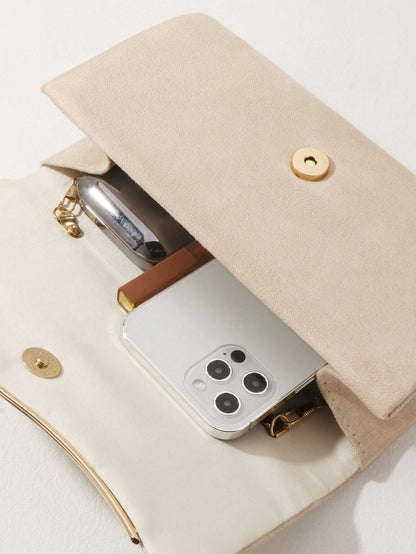 Bolso beige para mujer detalle interior con cierre magnético