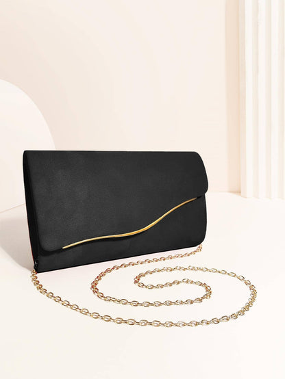 Bolso negro para mujer vista frontal con cadena dorada