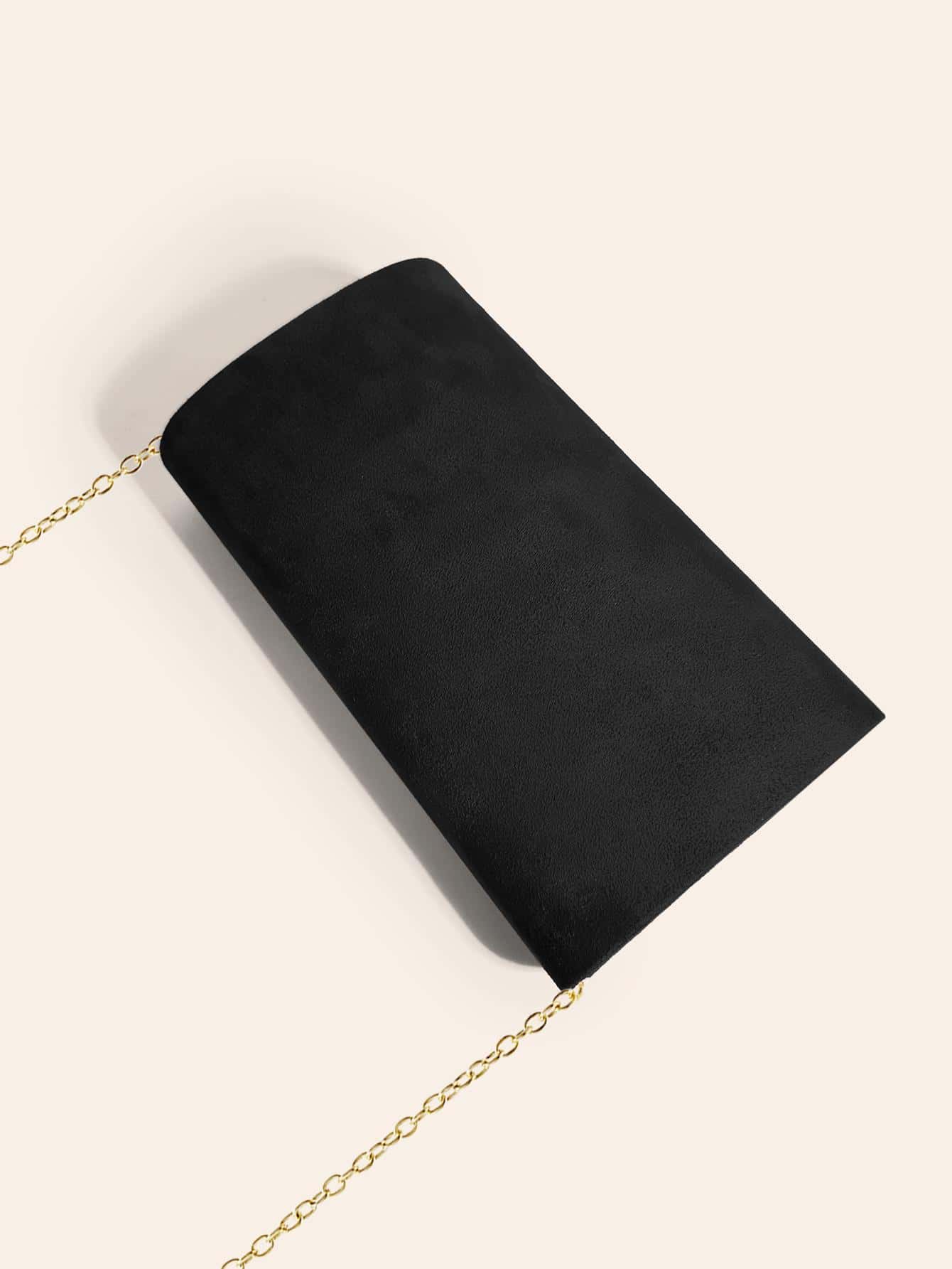 Bolso negro para mujer vista posterior con acabado suave