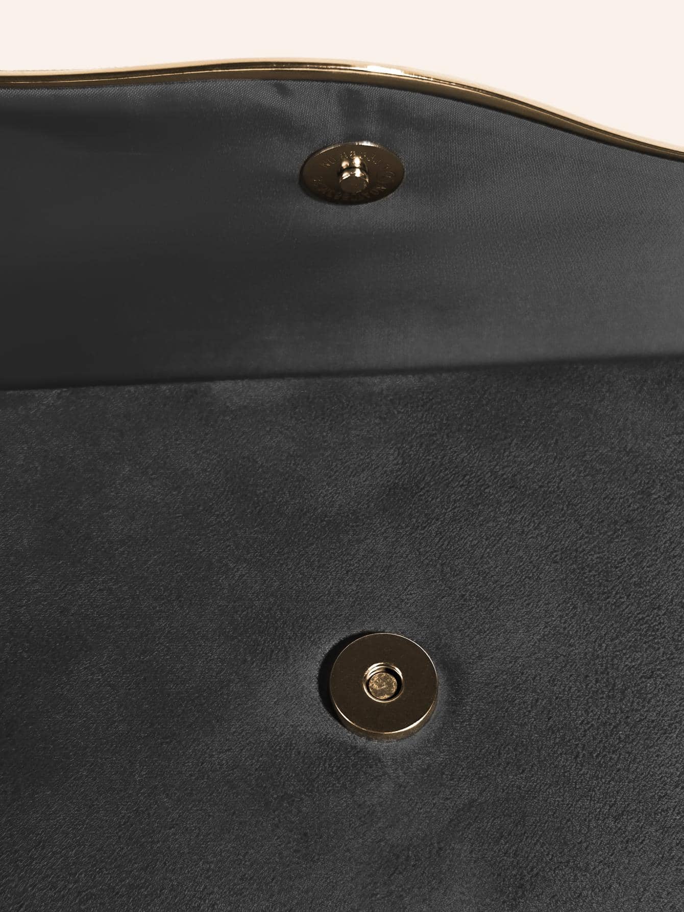 Bolso negro para mujer detalle de broche magnético