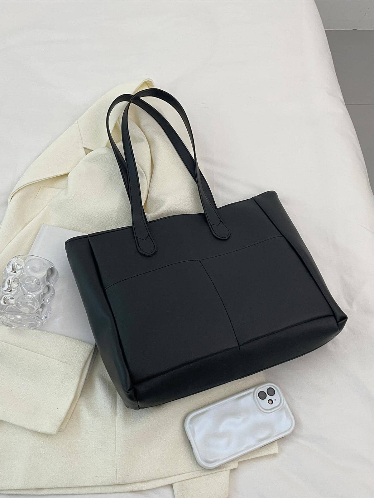 Bolso tote negro para mujer vista superior con doble asa