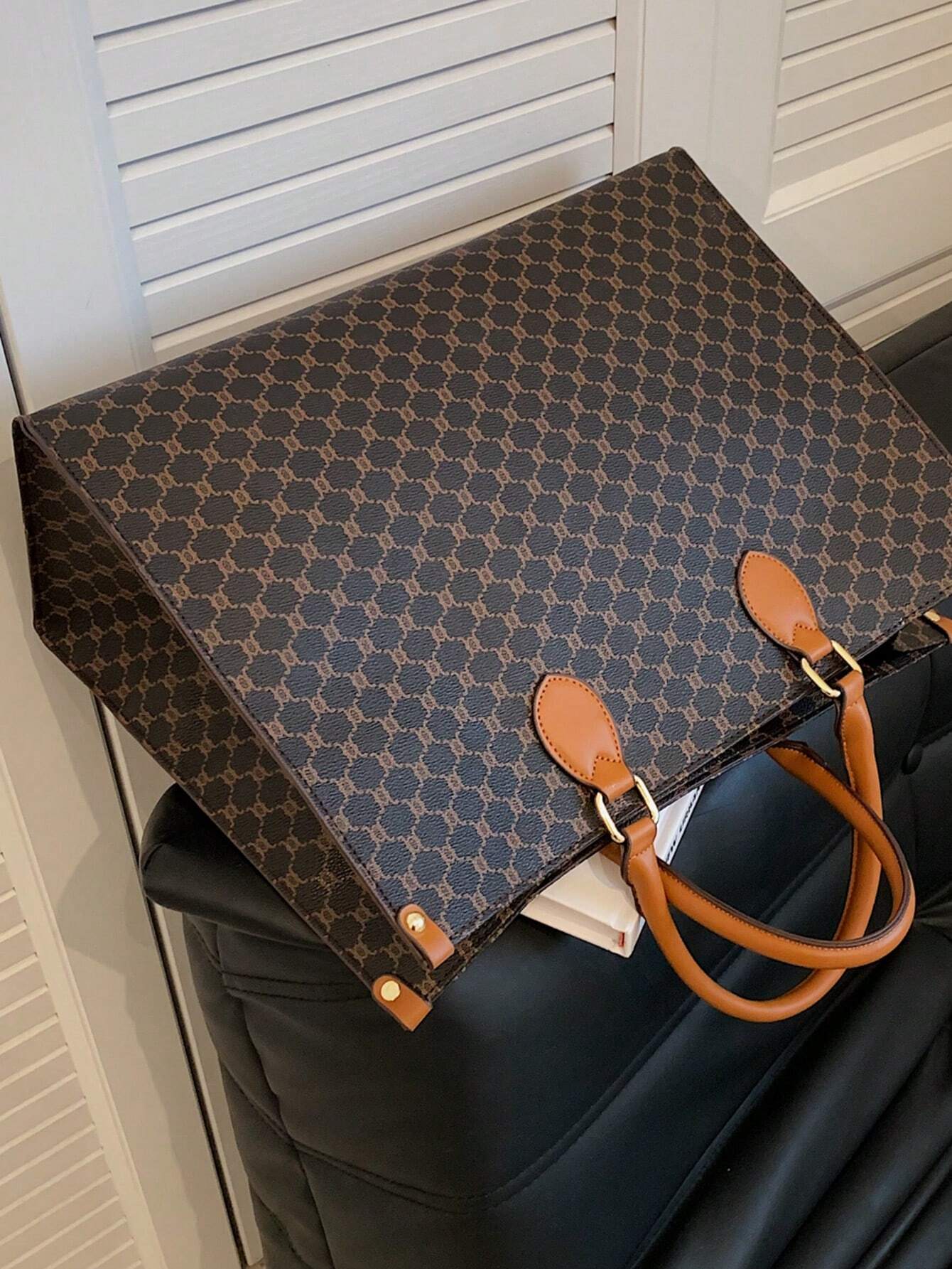 Bolso tote café para mujer vista superior con estampado vintage