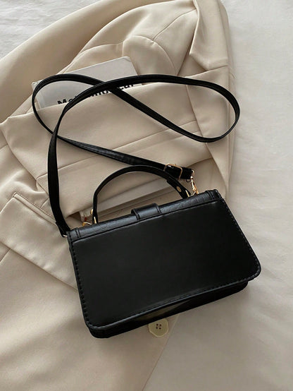 vista trasera del bolso cuadrado negro