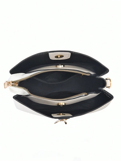 interior del bolso crossbody blanco multicompartimento