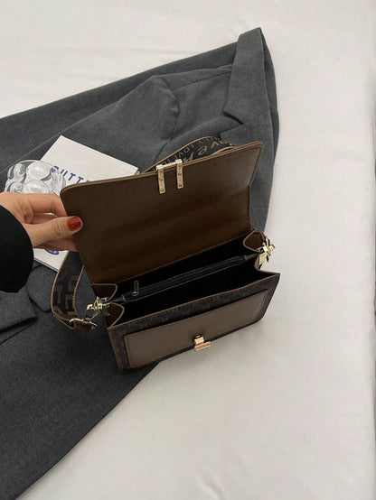 interior del bolso marrón con doble compartimento