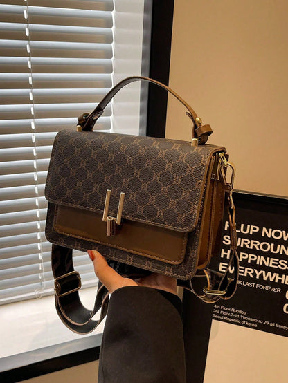 bolso marrón cuadrado con asa superior para dama